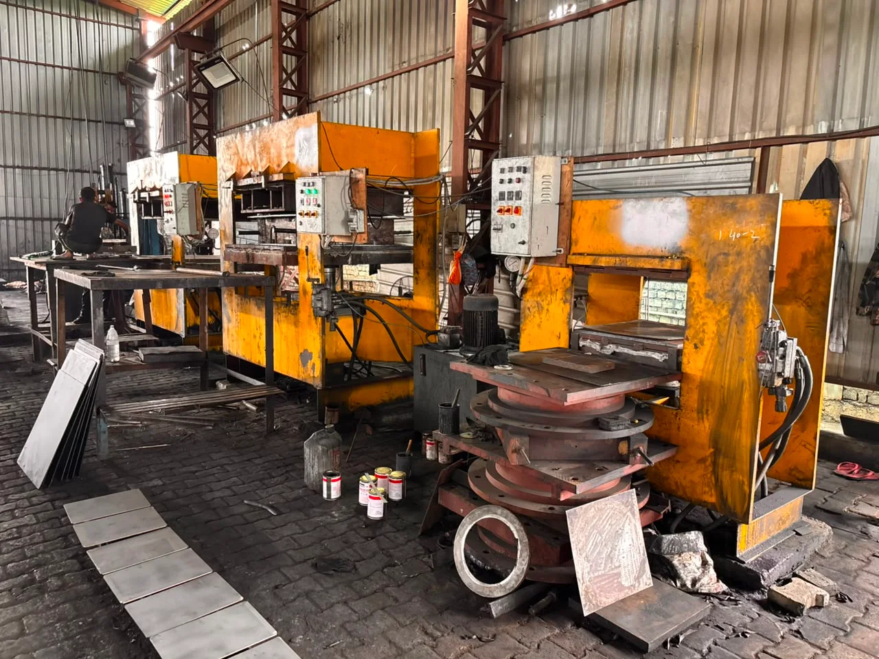 Vulcanised / Moulding Machine